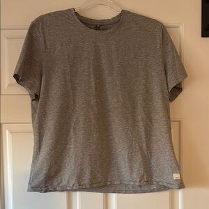 VUORI short sleeve t-shirt